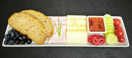 MIX  ( Chilli Con Carne, sýr, šunka, zelenina, chléb )